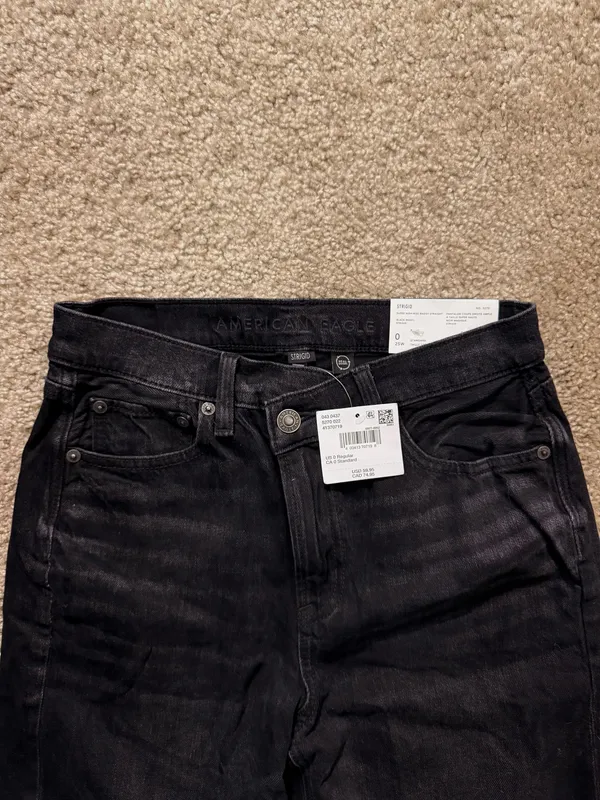American Eagle Super High-Waisted Crossover Baggy Straight Black Jeans - Image 3