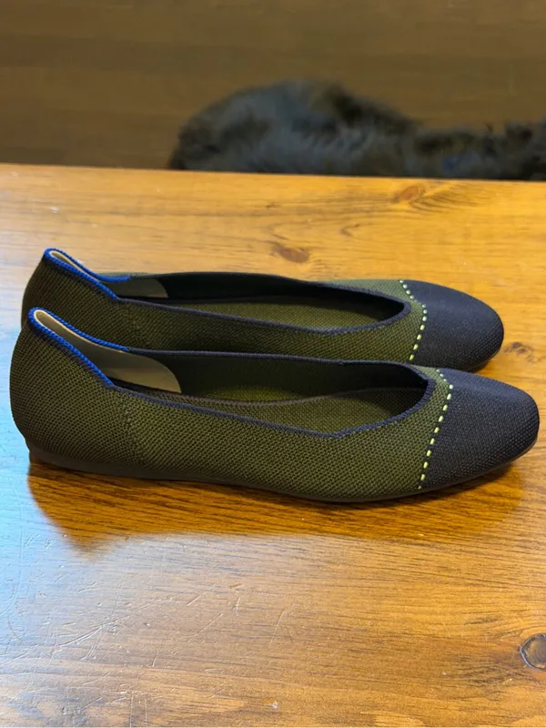 Rothy’s The Flat Highland Captoe NWOB Olive Navy Washable Flats Size 9 - Image 5