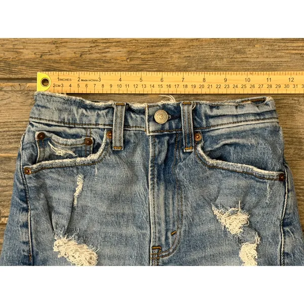 Abercrombie & Fitch Curve Love‎ High Rise Mom Shorts Distressed Light Wash 00/24 - Image 6
