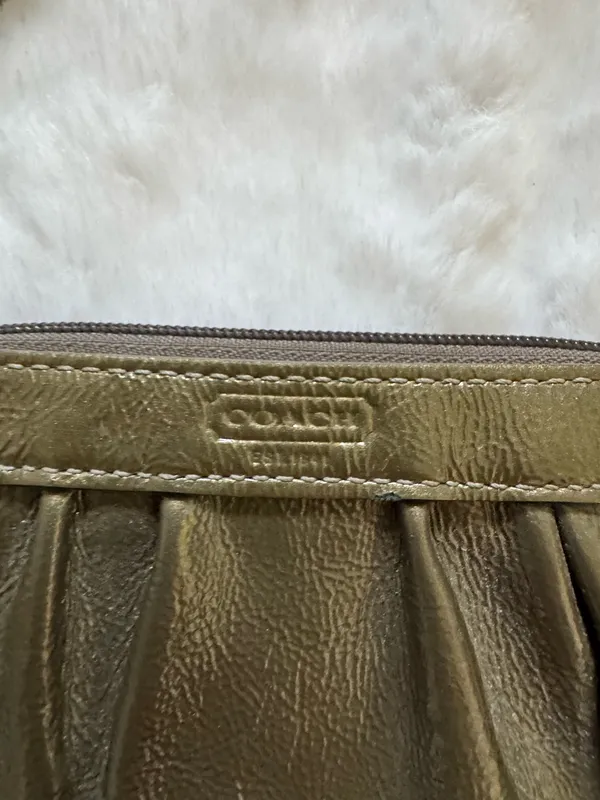 Coach Vintage Wristlet olive green patent leather - Image 2