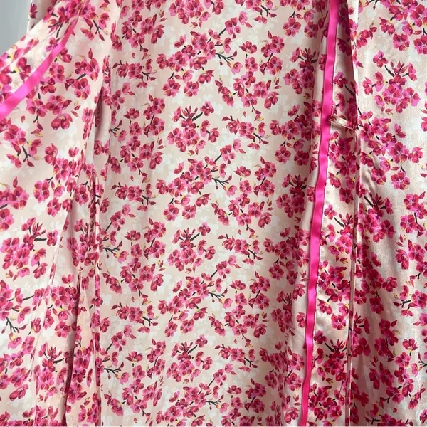 Victoria's Secret Medium Floral Satin Robe Feminine Flowy Pockets - Image 4