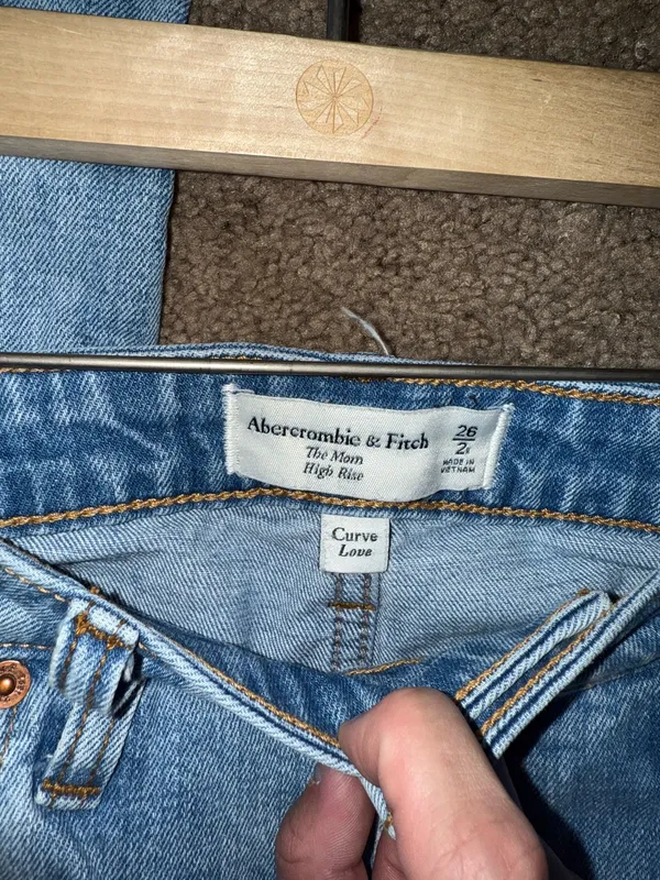 Abercrombie Curve Love High-Rise Jeans - Image 7