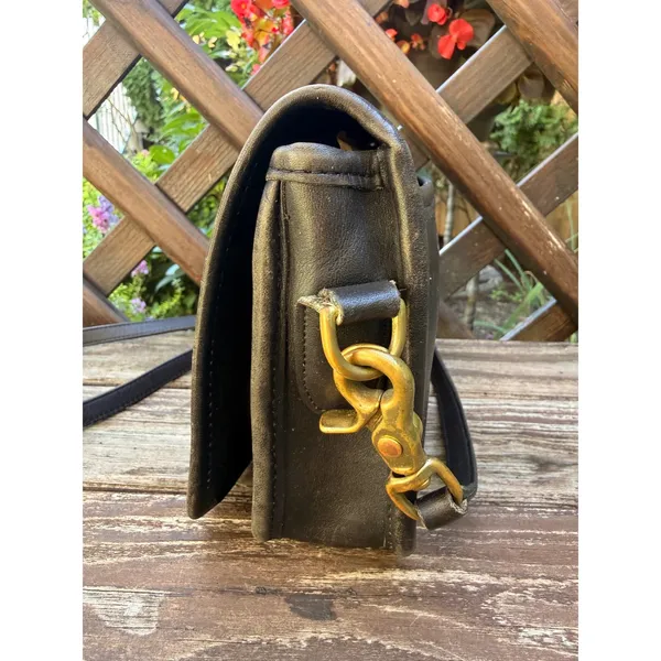 Vintage Coach Pocket Purse Black Leather Crossbody Bag 9755 Brass Turnlock - Image 3