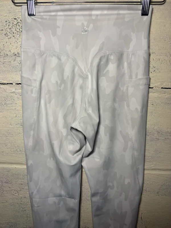 BuffBunny Limitless Legging Pant Tight Snow Camo White High Glute Contour Small - Image 8