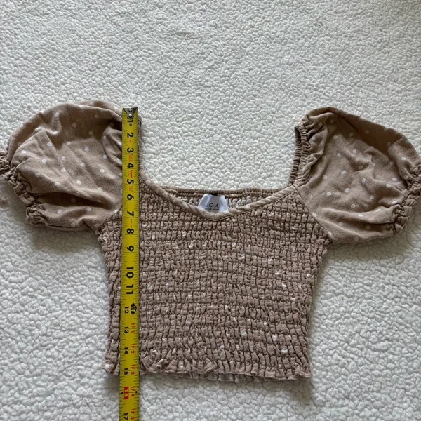 J.O.A. Taupe Polka Dot Smocked Puff Sleeve Crop Top Small Milkmaid Coquette Boho - Image 4