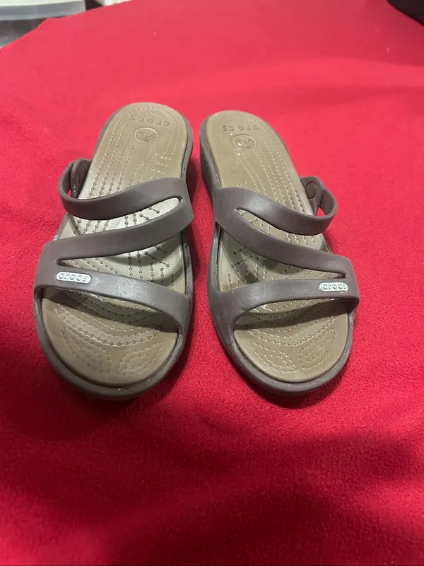 CROCS Women’s Brown T-Strap Wedge Sandals W 7 - Image 8