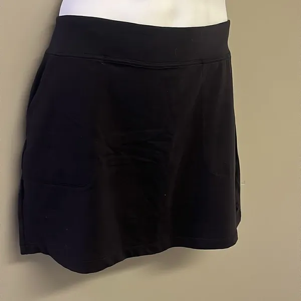 FootJoy Women’s Black Golf Skort with Built in Mesh Shorts with Pockets- Medium - Image 3
