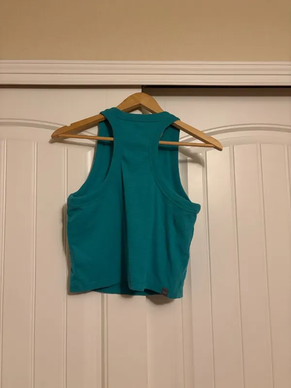 Title Nine Cropped Tank Top Large Green Ribbed Built In Bra With Pads Racerback - Image 3