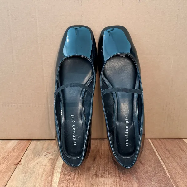 Madden Girl | 9.5M | Egret Rose Black Patent Leather Slip-On Women's Flats - Image 5