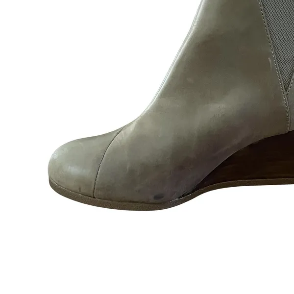TOMS Boots Women's 8 Beige Leather Wedge Ankle Booties Pull On Casual Minimalist - Image 9