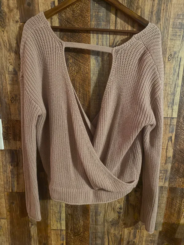 Moon & Maddison Pink sweater size small - Image 5