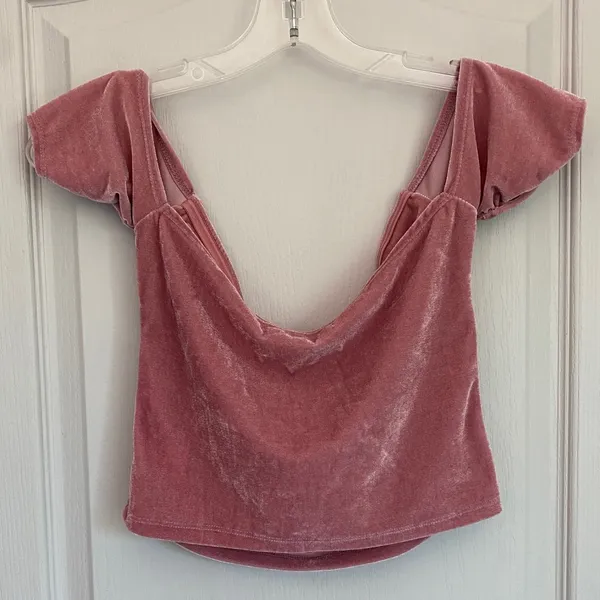 Kimchi Blue UO Esme Pink Velvet Off The Shoulder Knot Front Crop Top Wmns Medium - Image 7