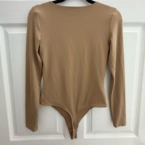Babaton Contour Crew Long sleeves tan Bodysuit size small - Image 8