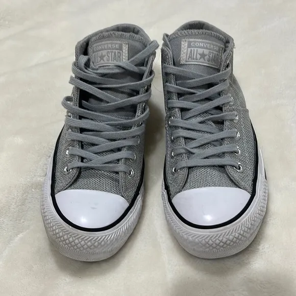 Converse shoes size 6 - Image 2