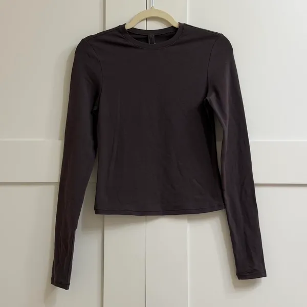 NWT Skims Cotton Jersey Long Sleeve T-Shirt SMALL - Image 2