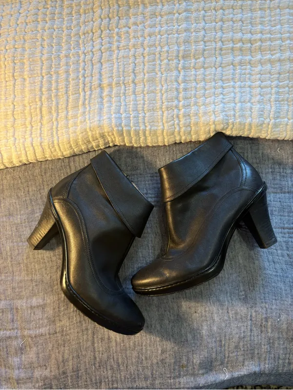 Sofft Rochelle Black Leather Ankle Booties size 8M - Image 4
