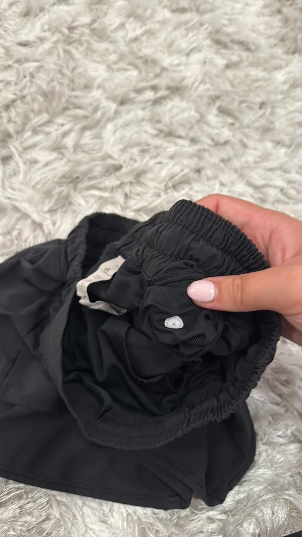 Lululemon Hotty Hot 2.5" Shorts Black - Image 2