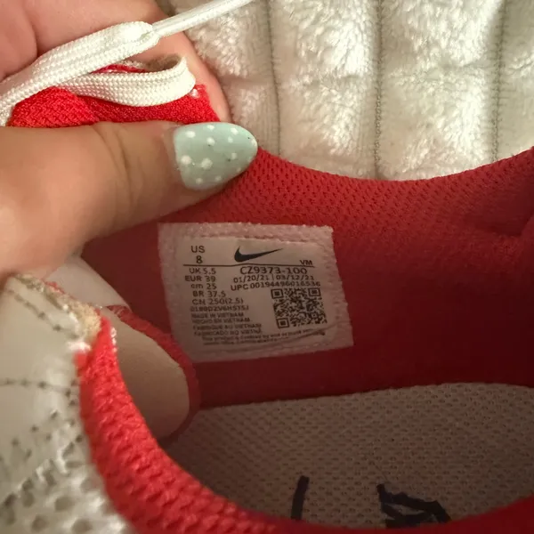 Nike Air Max White and Red Shoes - Image 5