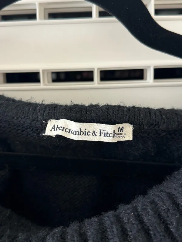 Abercrombie & Fitch Off-the-Shoulder Jumper - Image 3