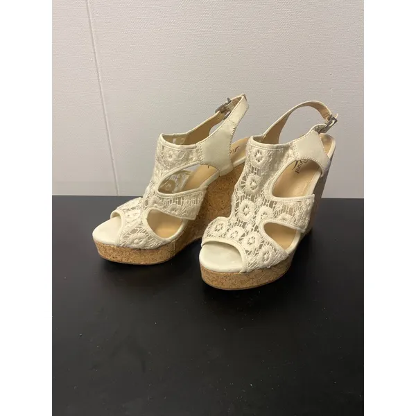 Lucky Brand Women's Cream Lace & Wedge Heels Size 8.5 SKU 2073 - Image 2