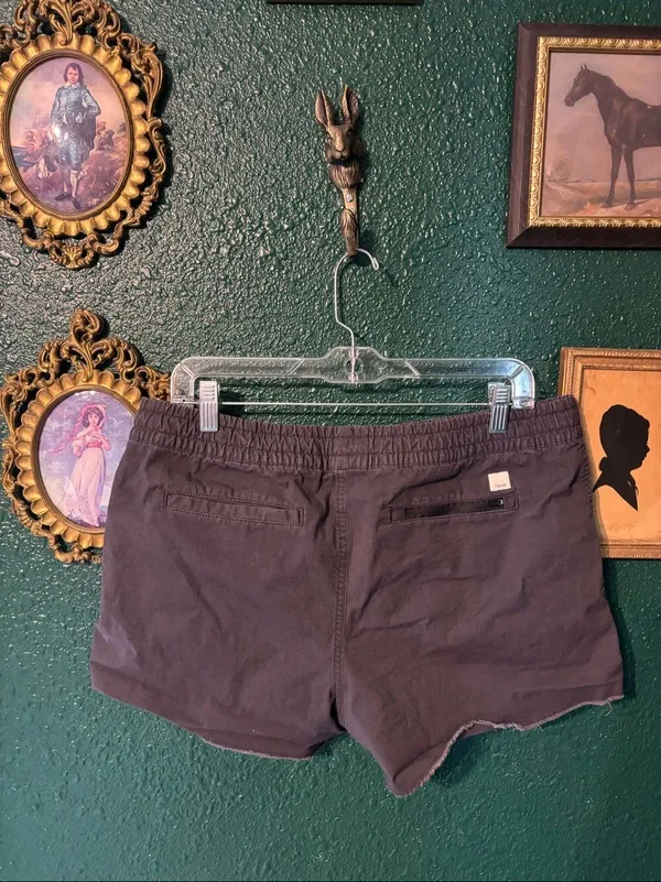 Vuori Gray Ripstop Shorts Size Large - Image 2