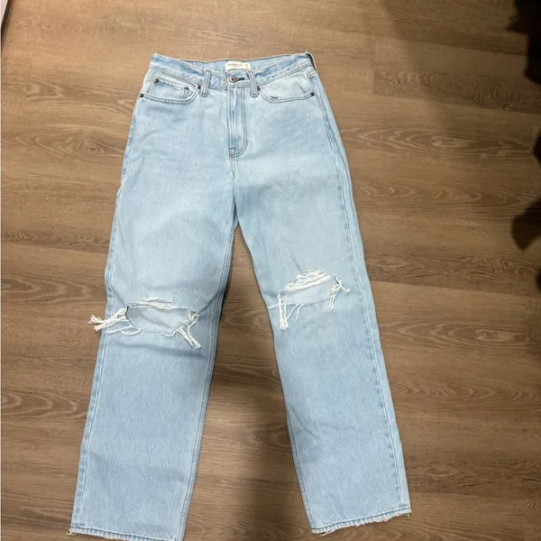 NEW ABERCROMBIE AND FITCH jeans size 4 - Image 4