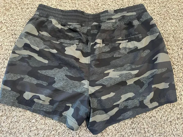 Old Navy Active size medium camo shorts from ! - Image 2