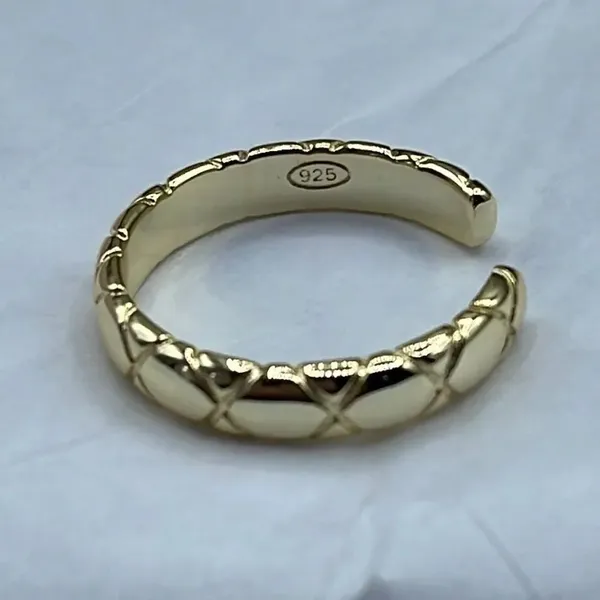 14K plated sterling silver size 8 simple X pattern ring. Gold - Image 2