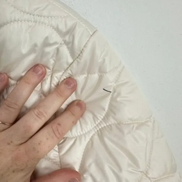 Kate Spade‎ Quilted Puffer Coat Jacket Ivory Black Trim Pearl Buttons Size L - Image 5