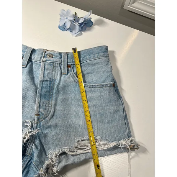 Levis Premium 501‎ Original Shorts Light Wash Distressed Cut Off W27 56327-0086 - Image 9