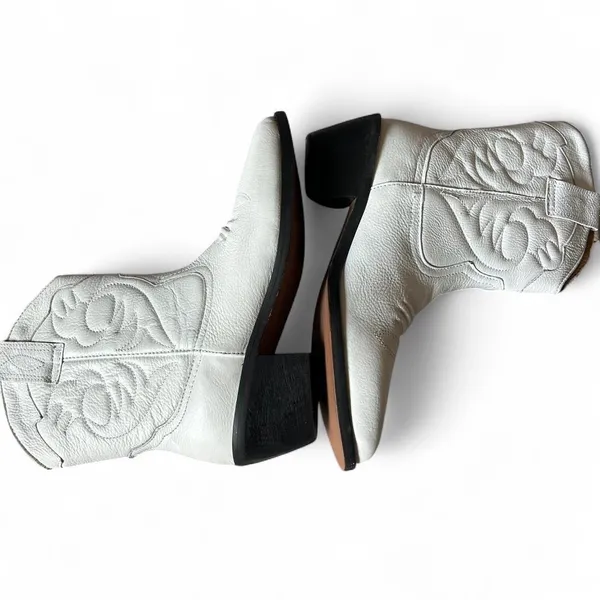 White Urban Outfitters Cowgirl Boots – Size 6, Never Worn! - Image 4