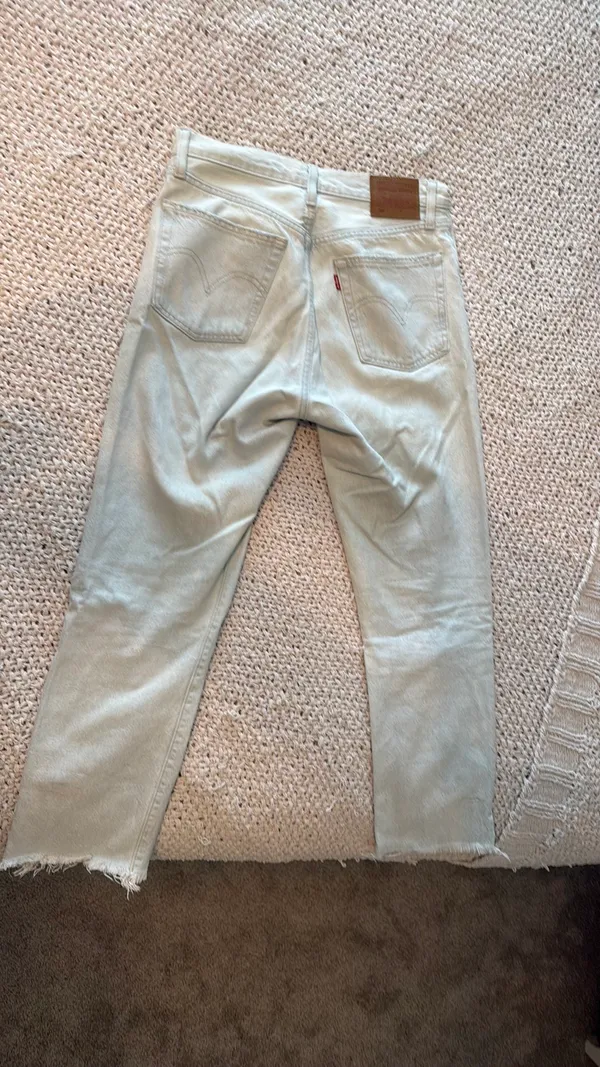 Levi’s Cropped 501 Jeans - Image 2