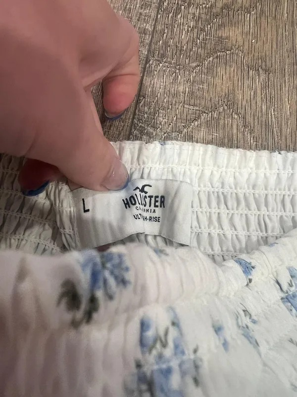 Hollister floral skirt - Image 3