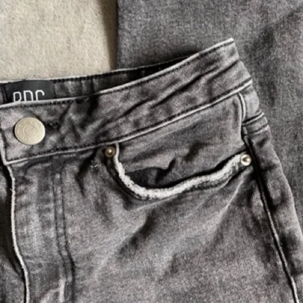 W25-‎ BDG Gray Hi-Rise Slim Straight Women's Jeans - Image 2