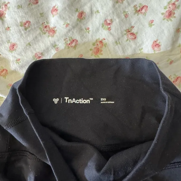 aritzia tna tn action straight leg flare black leggings - Image 3
