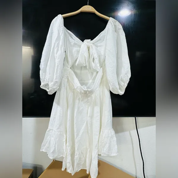 Elegant White Dress Size 10 - Image 4