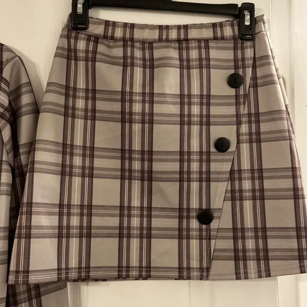 Pretty Little Things US size 8 two pieces skirt and jacket see measurements - Image 4