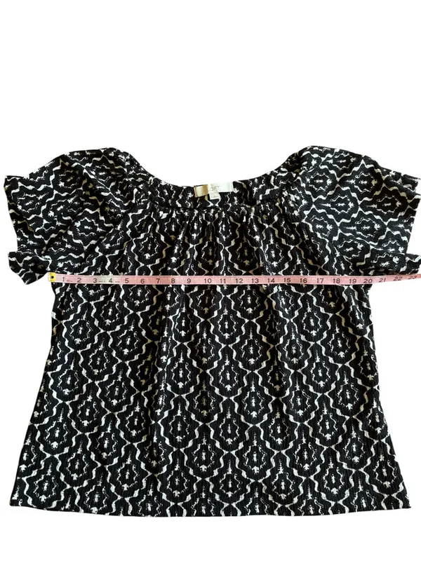Loft Geometric Black/White Flutter Sleeve Print Top- Size M - Image 8