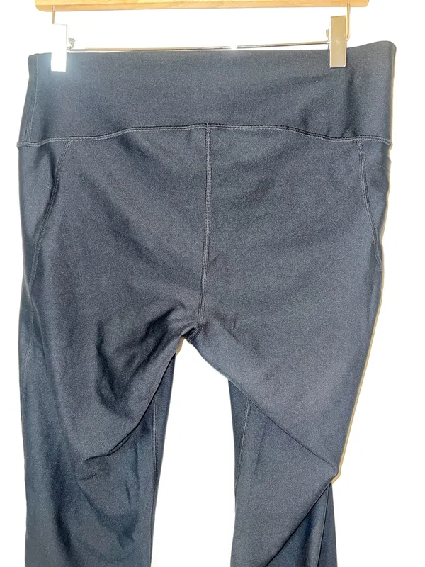 Under Armour Black Capri 24” Leggings with USA Dot Detail - Image 8