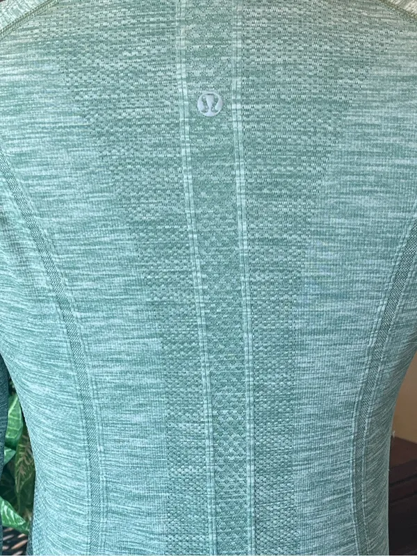 Lululemon Athletica I run for me Head Up Heart Out Heather Green Long Sleeve - Image 6
