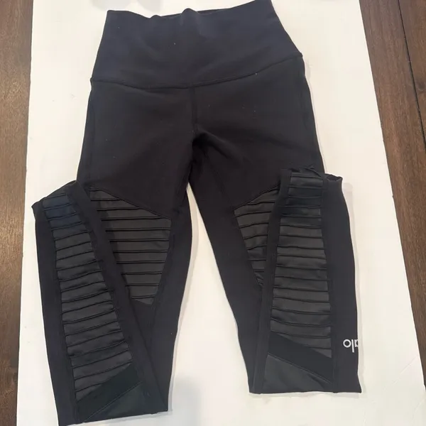 Alo Black Moto-Style Leggings with Ribbed Panels - Image 2