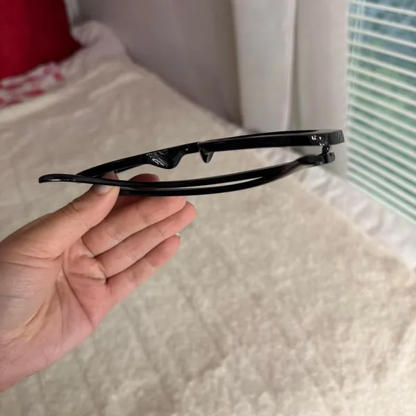 Source Unknown Unbranded Women's Black Sunglasses - Image 4
