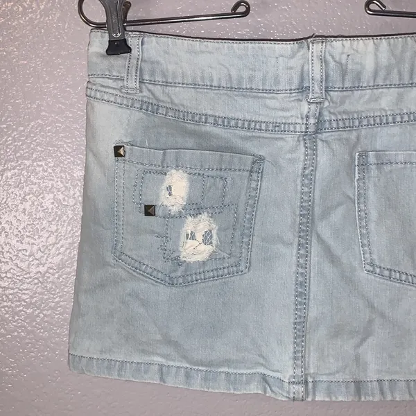 Forever Twenty One Boutique distressed mini jean skirt - Image 5