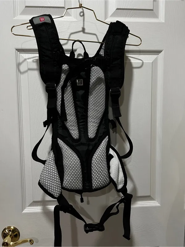 FUL Unisex Multi Sport Hydration Cargo Black With Hydration bladder plastic bag - Image 4