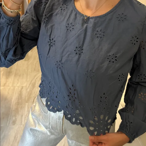 American Eagle Blue floral blue long sleeve blouse - Image 2