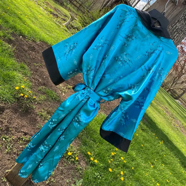 🩵🖤 Reversible Oriental Embroidered Floral Dragon Kimono 🖤🩵 - Image 4