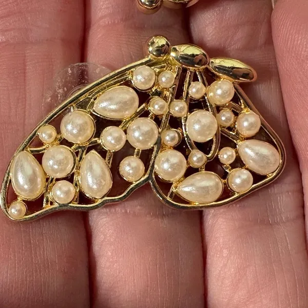 Gold Tone Butterfly Earrings Faux Pearl‎ Inlay Statement Fashion Jewelry - Image 3