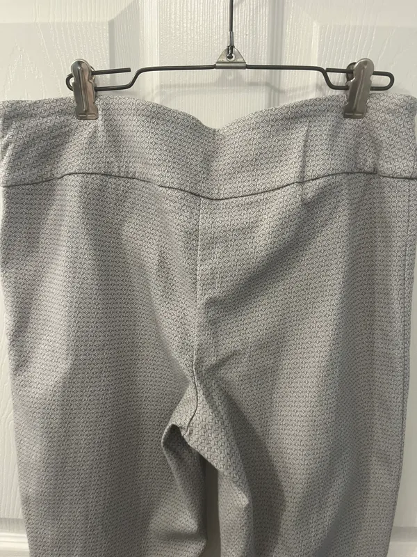 size 14 grey print skinny pants - Image 4