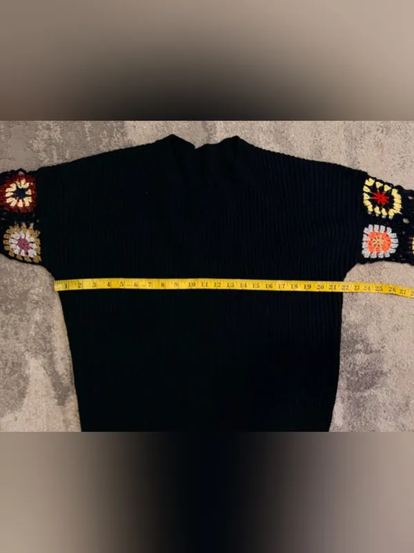 SHEIN Black Crewneck Sweater with Multicolor Crochet Flower Sleeves - Image 6