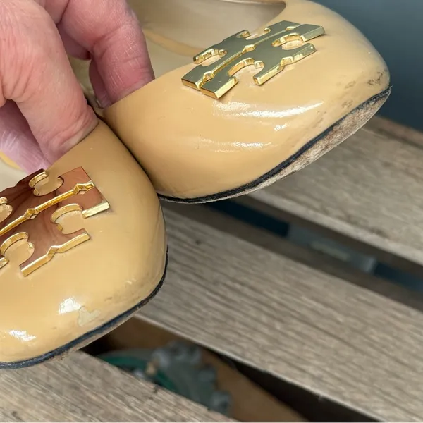 Tory Burch Patent Leather Pointy-Toe‎ Logo Flat Size 8 A30 - Image 3